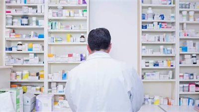 إيقاف صيدلي بتأمين صحي طنطا لتعديه على مسن | فيديو