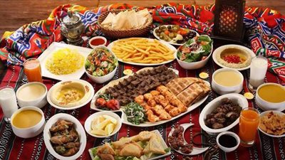 أفكار مبتكرة تساعدك لتزيين مائدة الإفطار في عزومات رمضان