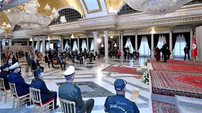 بعد عودته من مصر.. رئيس تونس ينصب نفسه قائدا أعلى للقوات المسلحة  لحسم المعركة ضد الإخوان