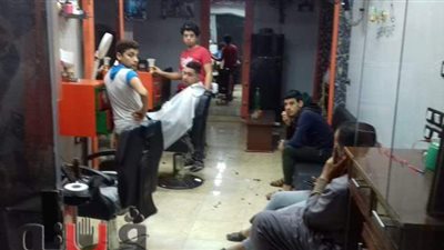 بسبب كورونا.. إغلاق 9 ورش حرفية وصالونات حلاقة ومقاهي بقرى قطور | صور