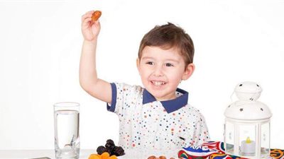 6 خطوات تحفز طفلك على صيام شهر رمضان| إنفوجراف