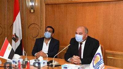 محافظ قنا يواصل اجتماعاته مع مسئولي مشروع التنمية الحضارية المتكامل «حيّنا»