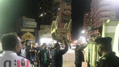 رفع وإزالة الإشغالات وغلق كافتيريا في الزقازيق بالشرقية
