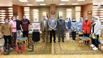 محافظ الشرقية يكرم العاملين بمركز شبكات المرافق بمحافظة شمال سيناء