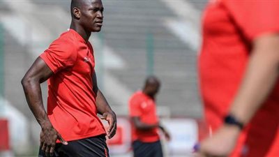 قائد وسط الأهلي يطلب الرحيل