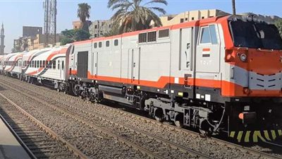 وزير النقل يطالب عمال وفنيي السكك الحديدية بالتكاتف لإنقاذ المرفق