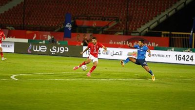 تعادل مثير بين الأهلي وسموحة 1-1 في الشوط الأول