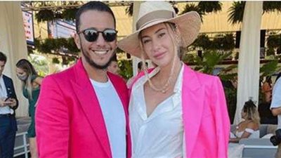 مثيرة للجدل وخانت زوجها.. من هي التركية التي حجز لها رجل أعمال مصري تذاكر طائرة بأكملها | صور