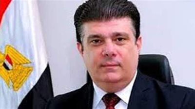 حسين زين يلتقي بفريق عمل برنامج «بيت للكل»