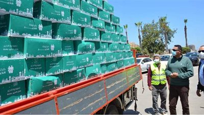 محافظ الدقهلية يتفقد كميات من السلع الغذائية لتوزيعها على الأسر الأولى بالرعاية