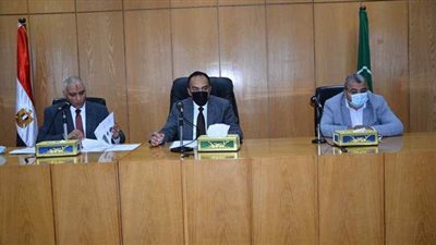محافظ المنيا يدرس إنشاء مجمع مصالح حكومية لخدمة أهالي العدوة