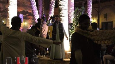 مريدو الطرق الصوفية يتمايلون على المدح في قصر الأمير طاز | فيديو