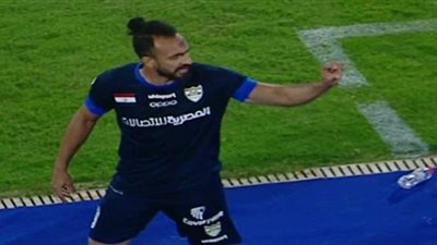 تصرف غير لائق من مهاجم الإنتاج تجاه الجهاز الفني للزمالك | فيديو