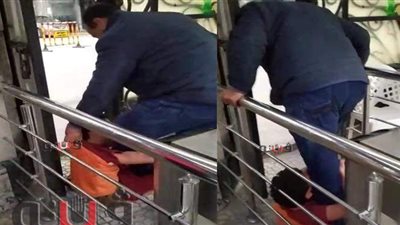 على طريقة الشرطة الأمريكية.. فرد أمن بنادي طنطا يسحل طفلا ويقف عليه بقدميه | صور