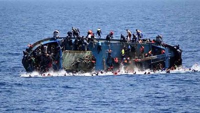 غرق زورق على متنه 130 مهاجرا قبالة السواحل الليبية.. والعثور على 10 جثث