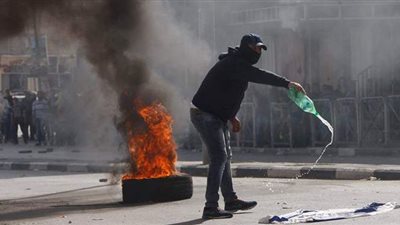 100 إصابة بمواجهات القدس تنتفض مع الاحتلال في 