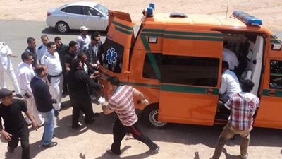 إصابة 15 شخصاً في انقلاب سيارة على الطريق الصحراوي بالمنيا