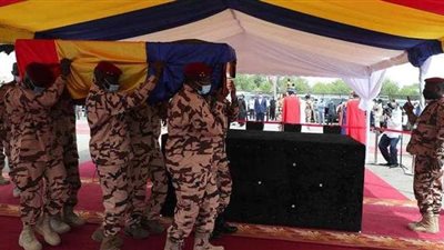 بحضور قادة أجانب.. انطلاق جنازة إدريس ديبي