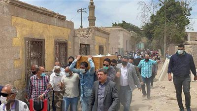 لحظة تشييع جنازة الكاتب مصطفى محرم من مسجد السيدة نفيسة | فيديو وصور