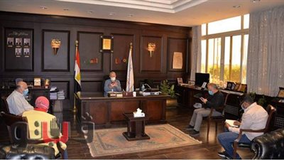 محافظ الأقصر يتابع مع مسؤولي الصحة الوضع الوبائي بالمحافظة