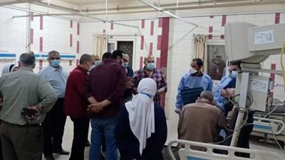 نائب محافظ الجيزة يطمئن على مصابي كورونا بمستشفى بولاق العام |صور