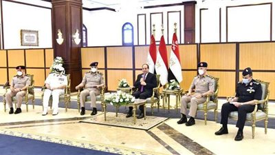 رسائل الرئيس السيسي لكبار قادة القوات المسلحة