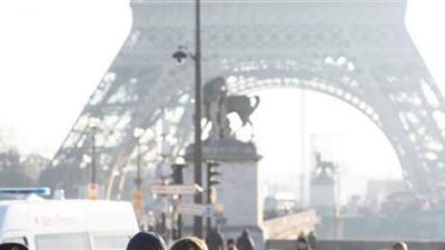 القبض على 3 أشخاص لهم صلة بمنفذ طعن شرطية في باريس