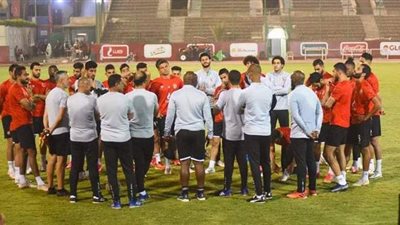 موسيمانى يحاضر اللاعبين بالفيديو استعدادا لمباراة إنبى