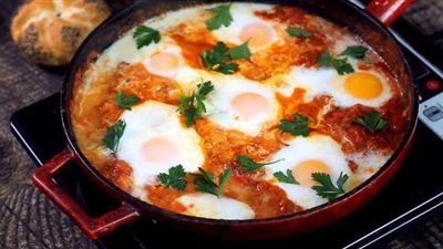 للسحور.. طريقة عمل طاجن البيض بالخضروات فى الفرن