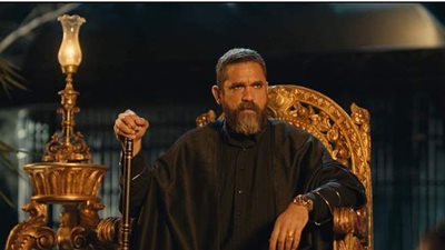 أبرزها نسل الأغراب.. «العصاية» إكسسوار متشابه في ثلاثة مسلسلات