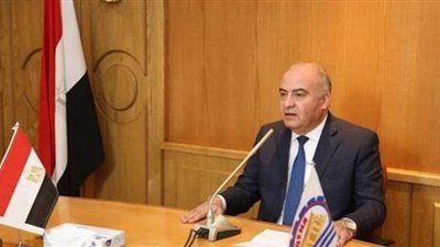 محافظ قنا يقدم واجب العزاء لأسرة عامل بفرشوط توفي أثناء عمله 