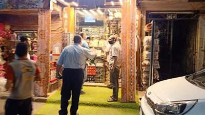 30 محضرا لمخالفة مواعيد إغلاق المحال خلال حملة مكافحة كورونا بأسيوط