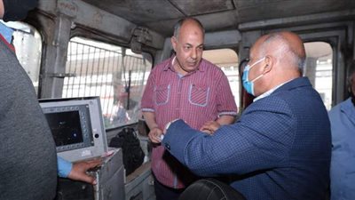 وزير النقل لعمال الورش: تعهدت أمام الرئيس أن تكون السكك الحديد في المقدمة