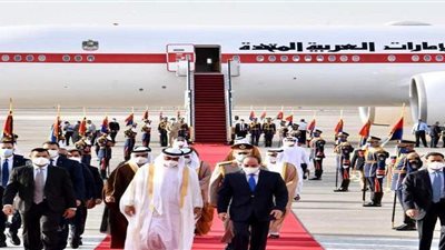 10 صور ترصد استقبال السيسي ولي عهد أبو ظبي بمطار القاهرة