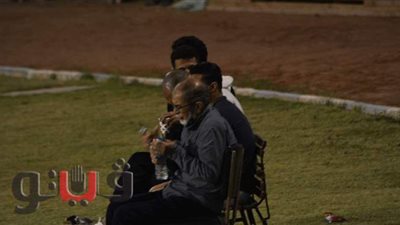 عمر عبد الله يتابع مباراة المحلة ونبروه الودية من أرضية إستاد المحلة | صور