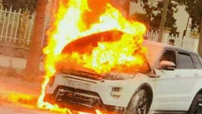 نجاة حارس مرمى الرجاء المغربي من الموت المحقق بعد احتراق سيارته | فيديو