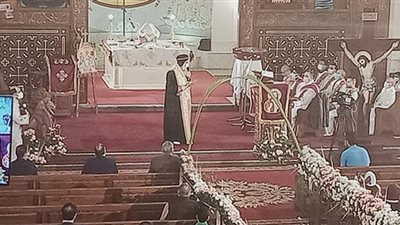 البابا تواضروس يترأس قداس عيد أحد الزعف بكنيسة العذراء في الإسكندرية | صور