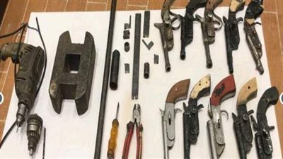 حداد يدير ورشة لتصنيع الأسلحة النارية فى سوهاج