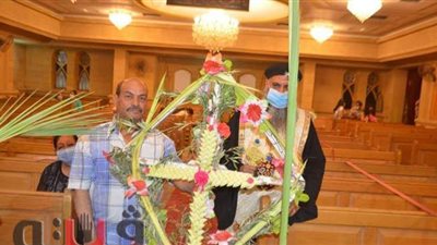 أسقف قنا يترأس قداس أحد الشعانين بدير المحروسة l فيديو