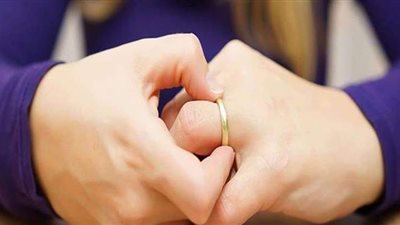 سيدة في دعوى خلع: سحب مني الموبيل ومنع عني الخروج من المنزل