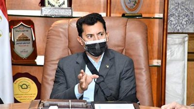 بعد الحادث.. وزير الرياضة يعود لممارسة عمله داخل الوزارة