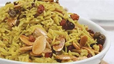 الأرز البسمتى بالفاكهة المجففة طبق مميز على الإفطار