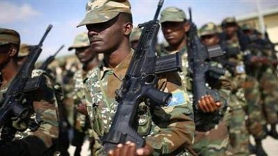 اشتباكات بمقديشو إثر انقسام في الجيش حول التمديد لـ