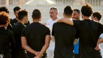 لطيف وعبد الكريم يؤازران لاعبي الزمالك قبل مواجهة البنك الأهلي
