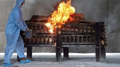 تكدس جثث ضحايا كورونا في المحارق والمقابر بالهند