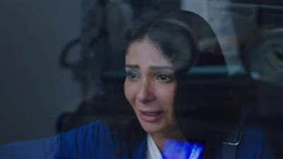 لعبة نيوتن| مشهد مؤثر لـ منى زكي أثناء رؤيتها ابنها في الحضانة