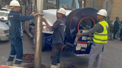 تطهيرشبكة الصرف الصحي بشارع ربيع الجيزاوي| صور