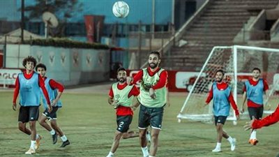 تقسيمة قوية في مران الأهلي استعدادا للمصري