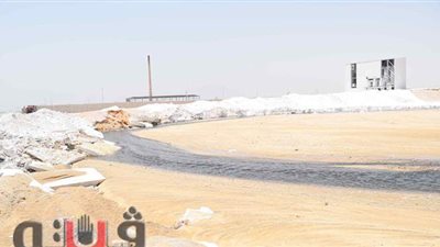 تفاصيل إصلاح الأجزاء المنهاردة ببركة الأكسدة بالمنيا | صور