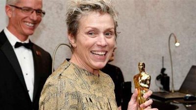 للمرة الثالثة.. فرانسيس مكدورماند تحطم الأرقام القياسية وتفوز بأوسكار أفضل ممثلة لعام 2021